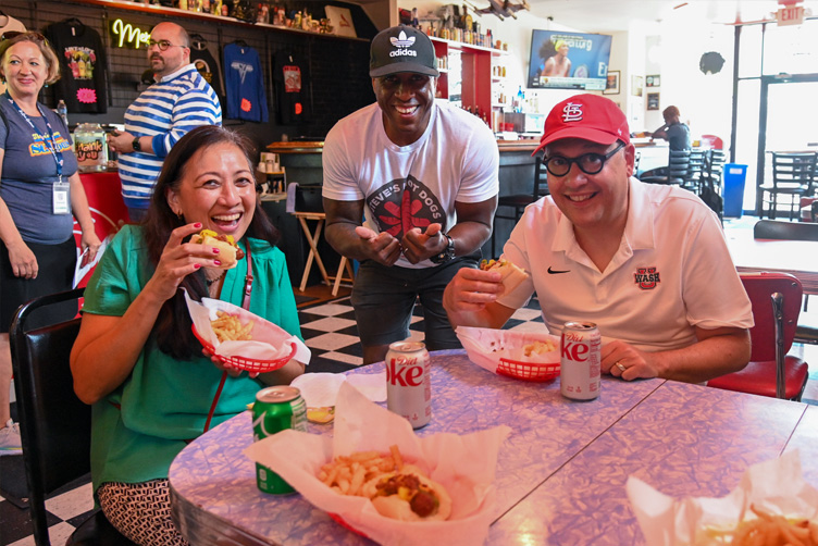 Dr. G and Chancellor Martin at a restaurant. 