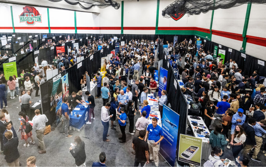 A group photo of hundreds of students and employers meeting for the WashU Career Expo.
